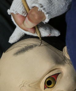 能面の制作・能面の修復・古面の修復・古面の写しの様子　State of the Noh-mask production