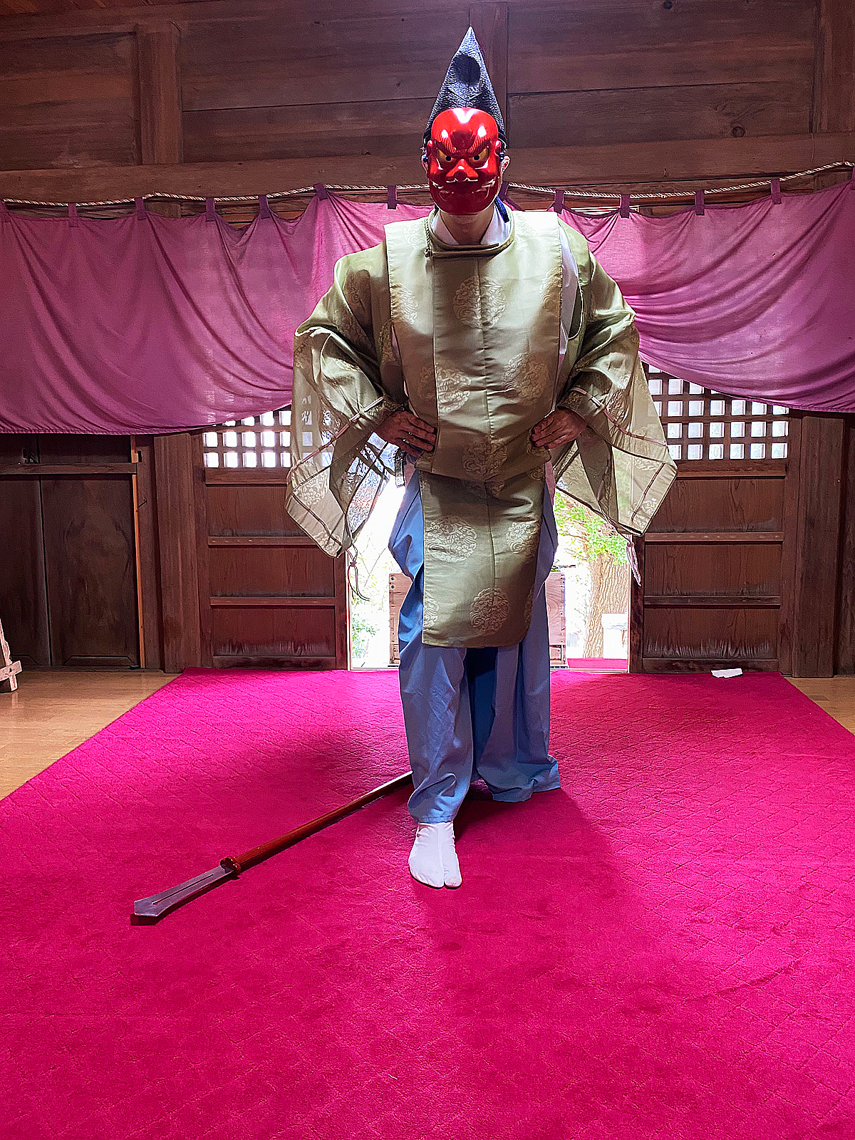 朱塗天狗面による鎌倉神楽の舞-１