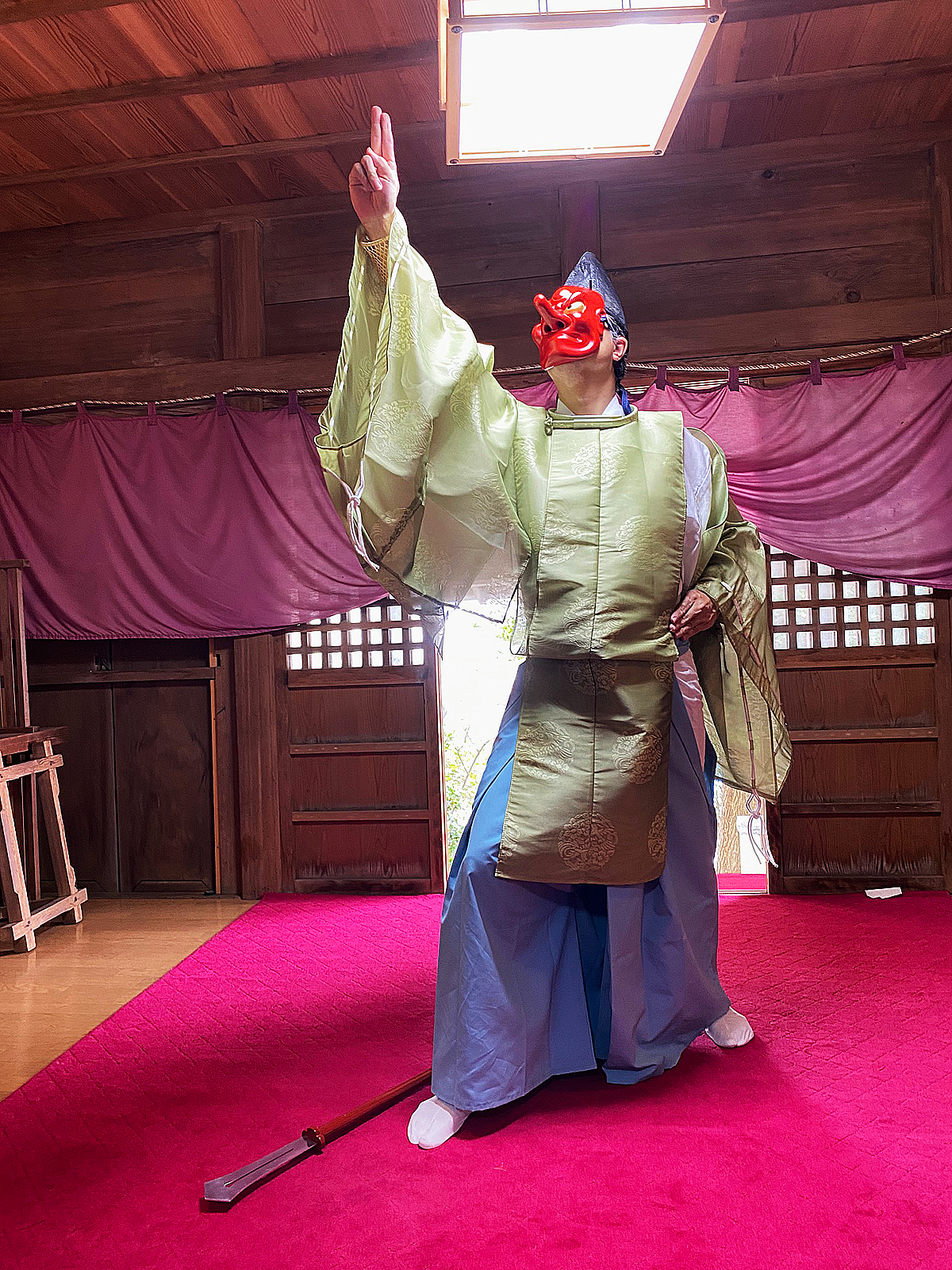 朱塗天狗面による鎌倉神楽の舞-２