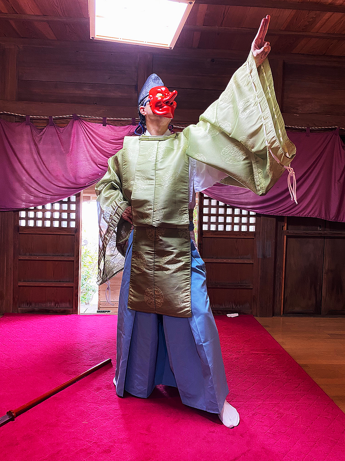 朱塗天狗面による鎌倉神楽の舞-３